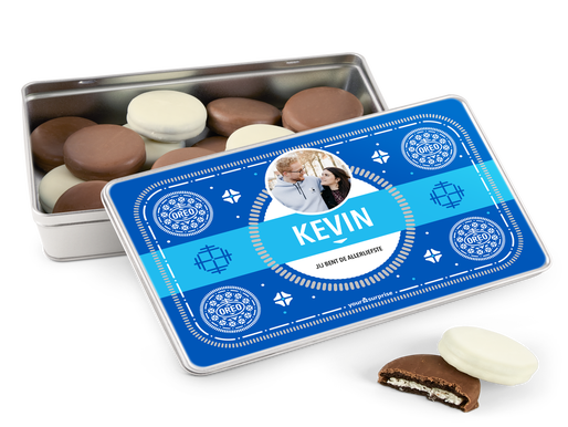 Koekblik gevuld met Oreo